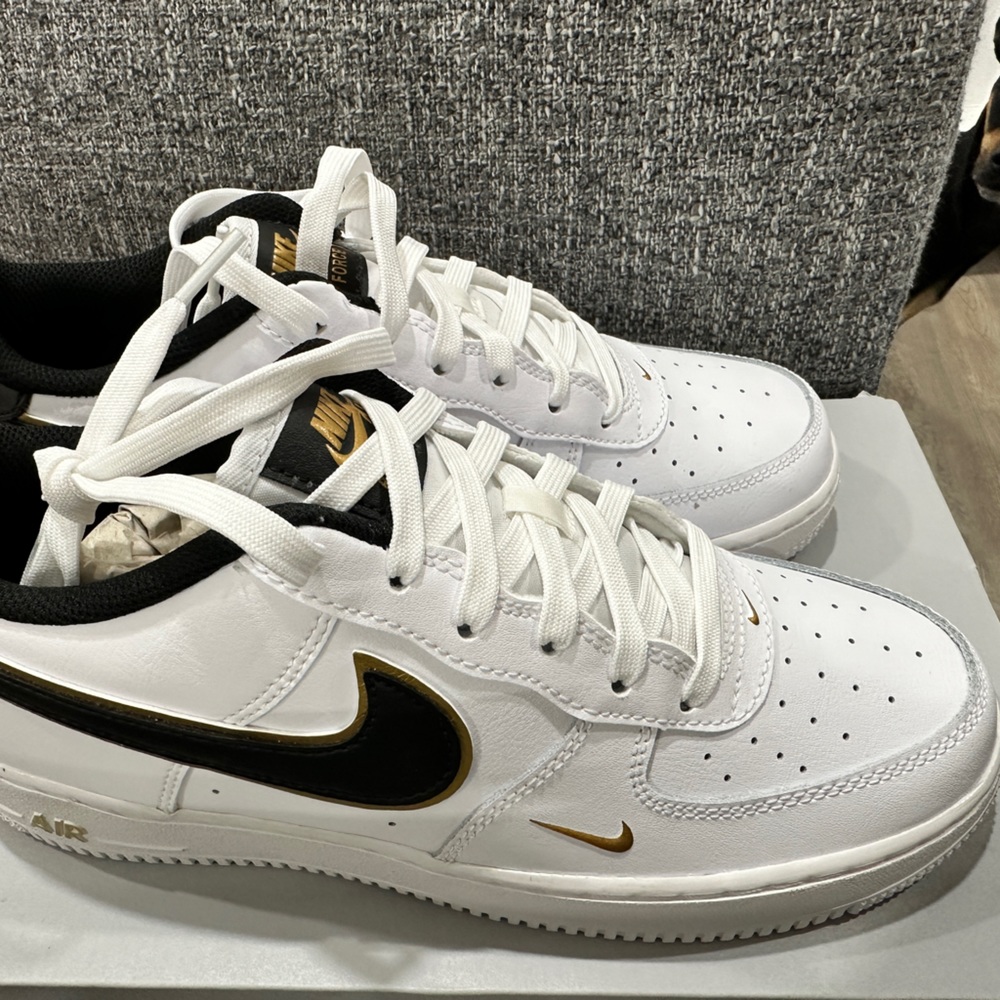 Youth 7 Nike Air Force 1